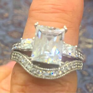 Lovely emerald cut solitaire with a pretty ring guard . Size 9 . Rhodium plated